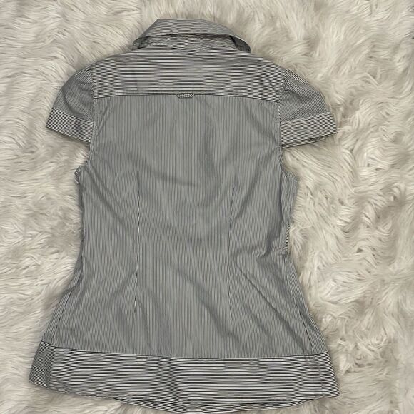 𝅺BCBGMAXAZRIA Striped Peplum Split Neck Top Sz S - Picture 7 of 15